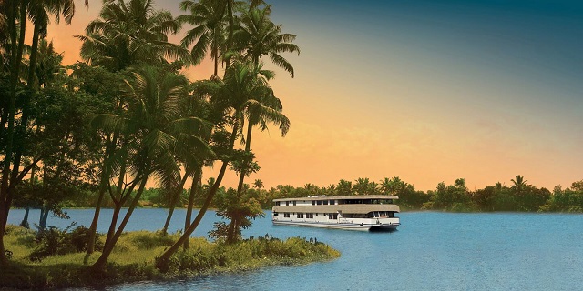 Luxurious Houseboats in Kerala