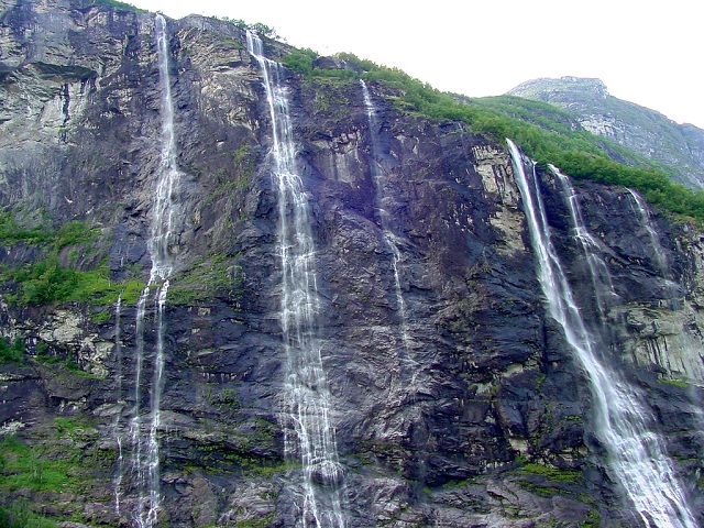 Seven Sisters waterfalls