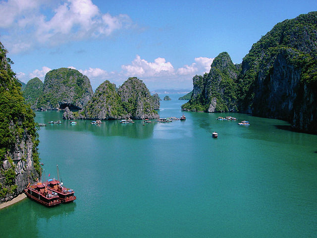 Beautiful Places You Must See before You Die Ha Long Bay