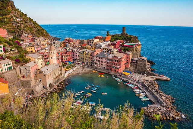 Most Picturesque Cliffside City Vernazza, Italy