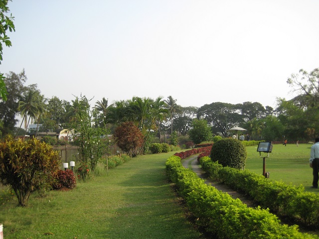 Vanganga Lake Garden
