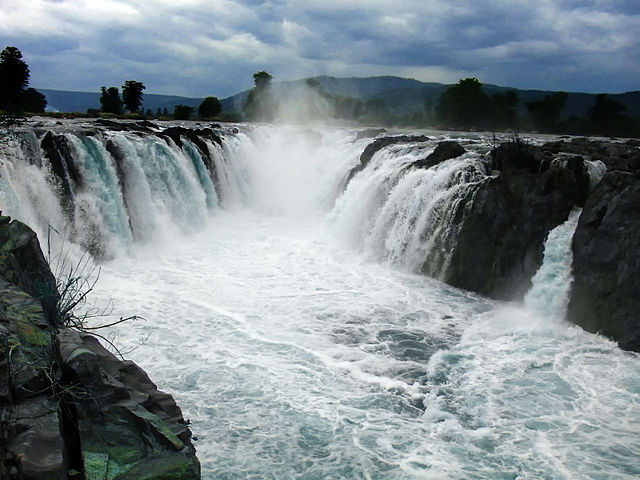 Hogenekkal Waterfalls, Dharmapuri